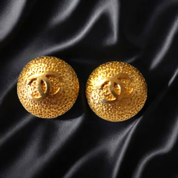 Chanel ✨️Gold Logo Coco Mark Earrings Clipper - Picture 3 of 10